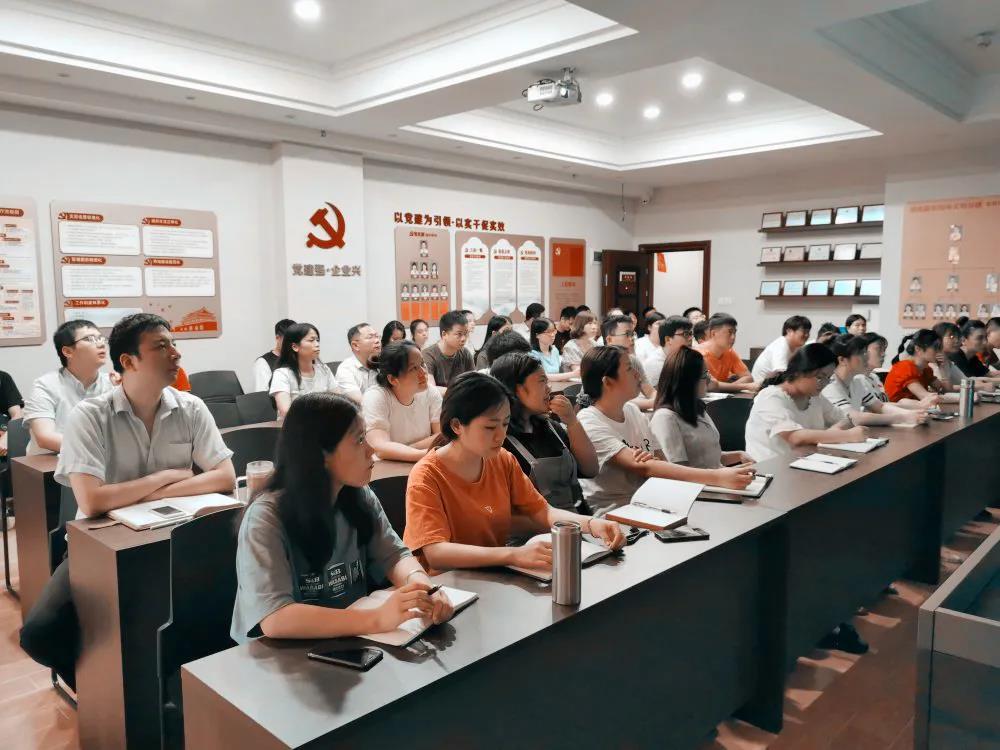熱烈慶祝建黨99周年，湖南萬達組織全體骨干召開“不忘初心、牢記使命”主題教育活動